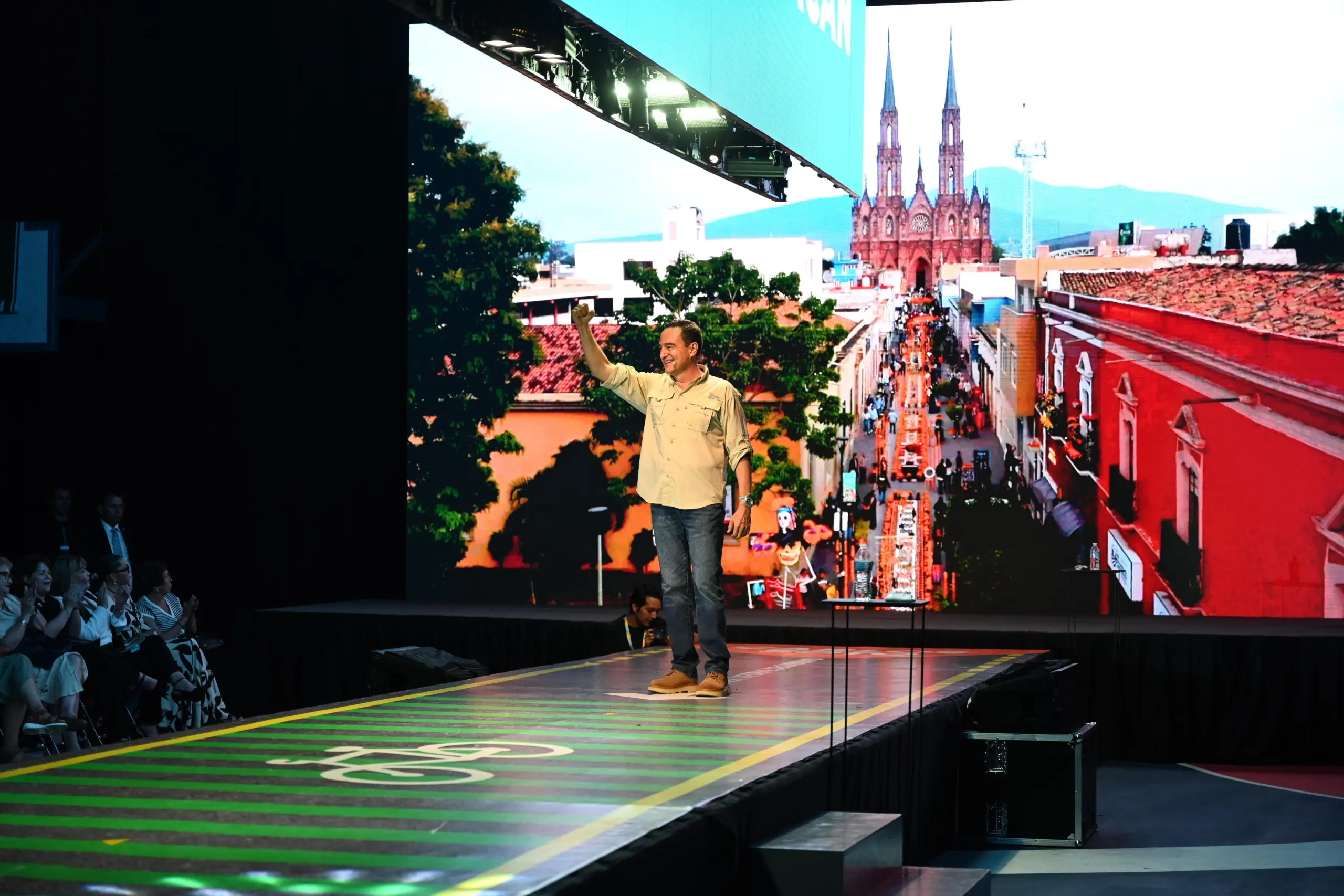 Carlos Soto impulsa acciones de ordenamiento vial en avenidas principales de Zamora