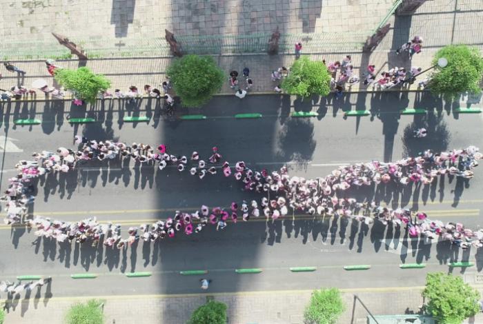 Carlos Soto impulsa el Moño Humano y la Caminata Rosa en Zamora