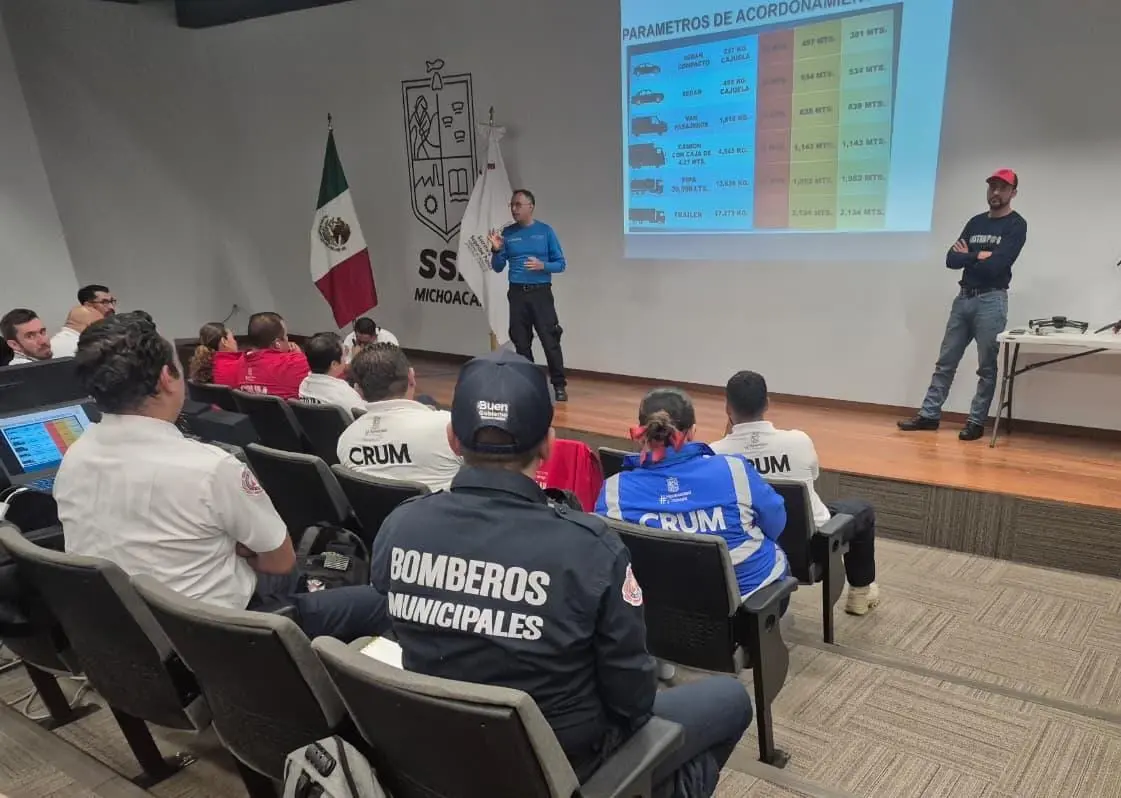 Carlos Soto impulsa la capacitación de Protección Civil y Bomberos Municipales para fortalecer la atención de emergencias