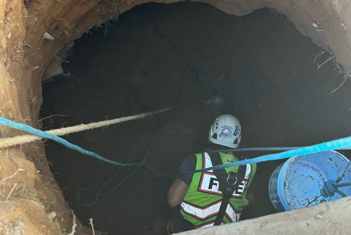 Carrera contra el tiempo: tratan de salvar a dos trabajadores que quedaron atrapados en pozo