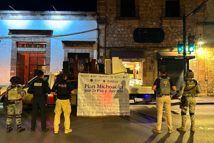 Cateo en pleno Centro de Morelia deja una detenida y 16 máquinas tragamonedas