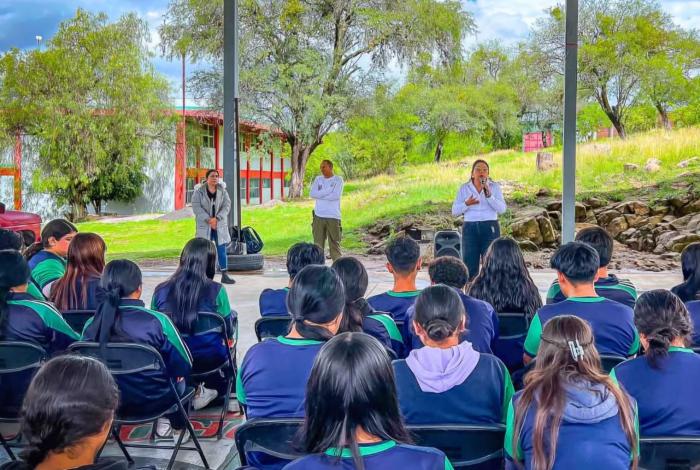 Cecytem promueve conciencia ambiental sobre residuos electrónicos en Huandacareo