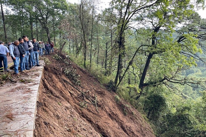 Cerro se desgaja camino Jesús del Monte - San Miguel; Ayuntamiento asegura que apoyará