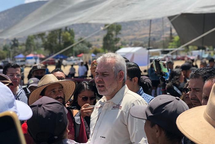 “Cese fulminante al director y al maestro" que organizaron baile en Cobaem por apología: Bedolla