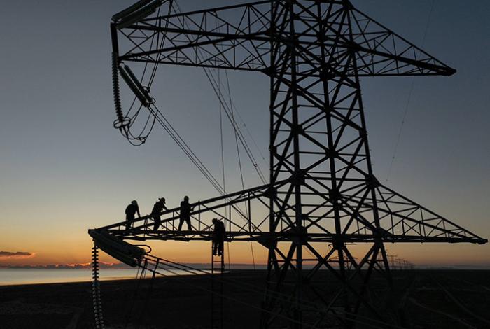 CFE alista primer bono de CFE Fibra E para fortalecer red eléctrica