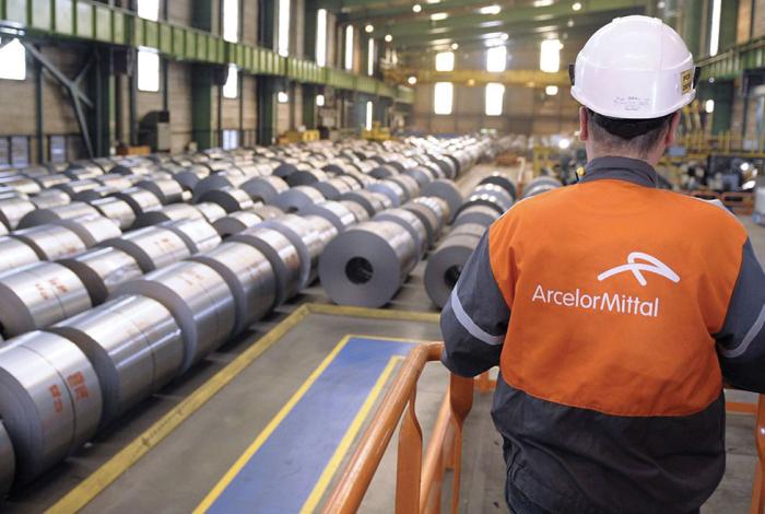 Chocan montacargas y locomotora en ArcelorMittal; un trabajador queda pr3ns4do