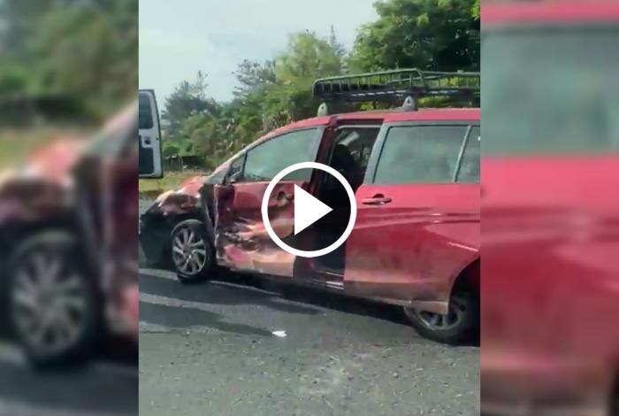 Chocan Nodriza y camioneta en la Siglo XXI