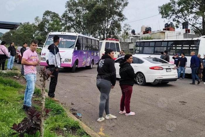 Choferes de Ruta Alberca bloquea la Morelia-Chiquimitío