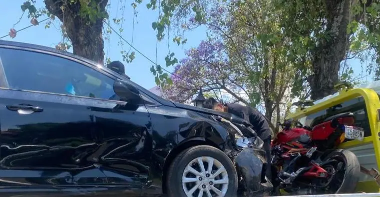 Choque de autos moviliza a cuerpos de emergencia en Morelia