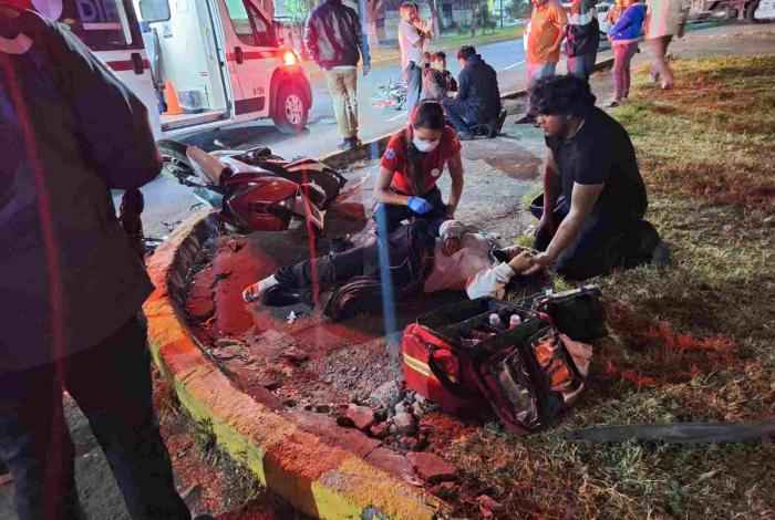 Choque de motocicletas deja 2 heridos, sobre la Calzada Benito Juárez