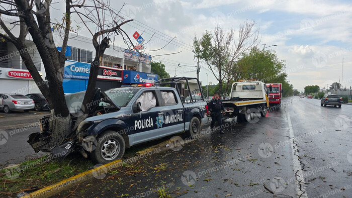 Choque de patrulla municipal deja tres policías heridos, en Zamora