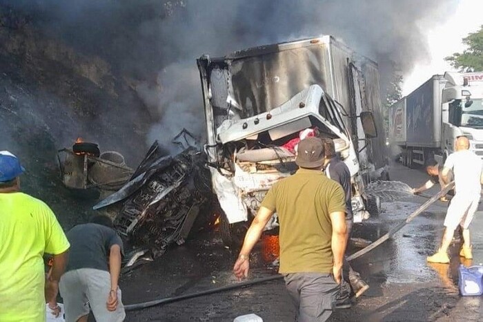 Choque en Autopista Siglo XXI deja cuatro muertos y cuatro heridos