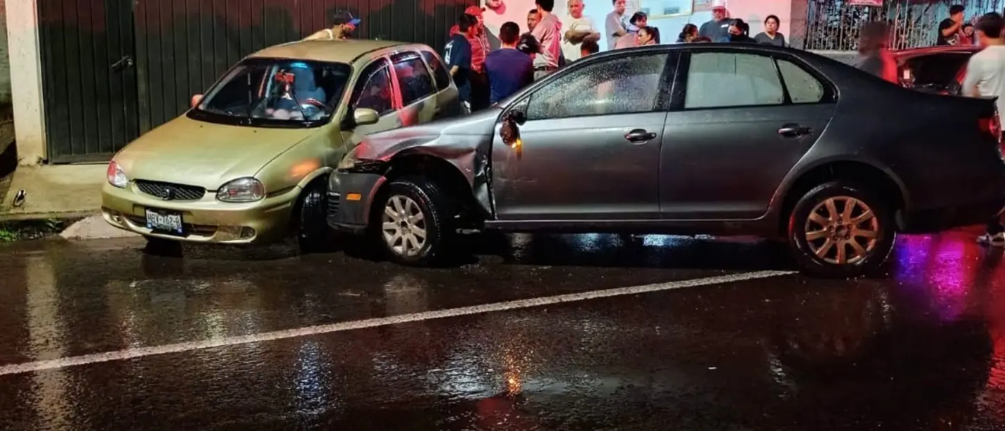 Choque en el Circuito Sur de Ciudad Hidalgo solo deja daños materiales