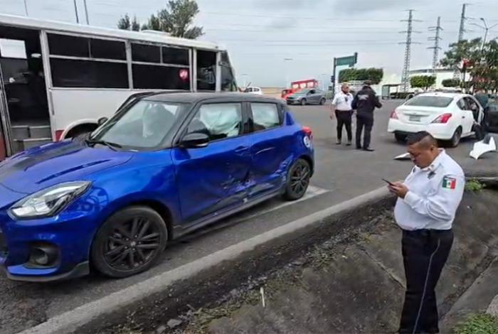 Choque en el libramiento deja dos mujeres lesionadas; al parecer uno de los autos se pasó el alto