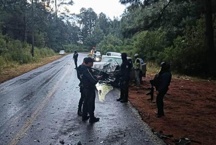 Choque entre 2 camionetas deja 3 heridos en la Tacámbaro-Pátzcuaro