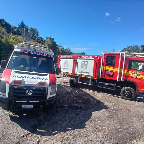 Choque entre camioneta y auto deja 6 heridos en Zitácuaro