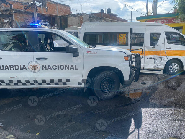 Choque entre combi y Guardia Nacional deja un lesionado, en Morelia