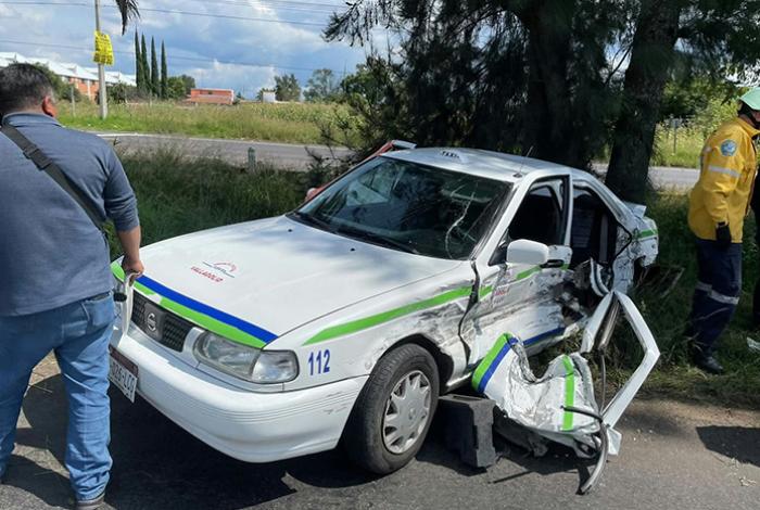 Choque entre taxi y auto particular deja 3 heridos en la Morelia-Pátzcuaro, a la altura de La Estancia