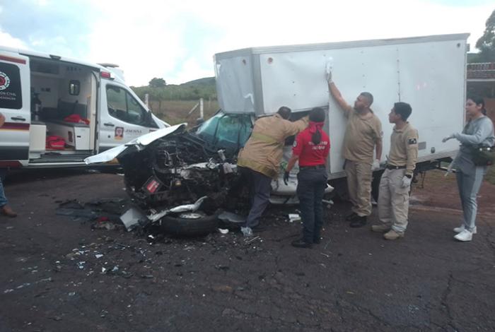 Choque frontal deja tres lesionados en la carretera Jacona-Jiquilpan