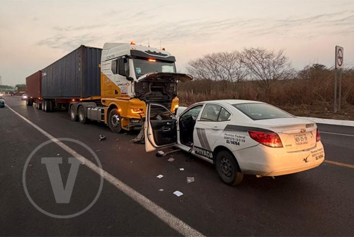 Choque frontal en la autopista Siglo XXI deja un muerto y un herido