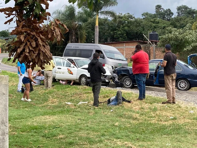 Choque frontal en la ciudad de Uruapan deja cinco personas lesionadas