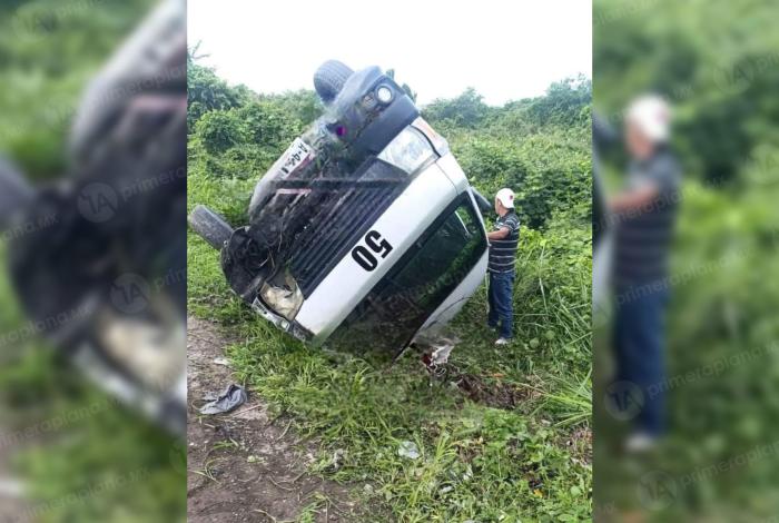 Choque y volcadura de combi deja ocho pasajeros lesionados, en LC