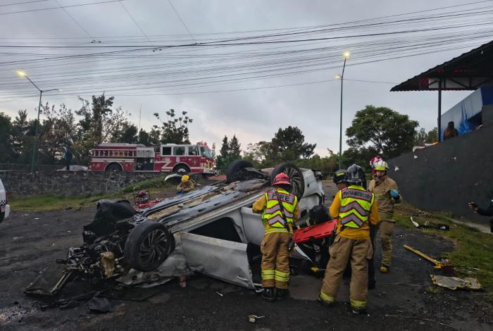 Choque y volcadura deja tres lesionados en la colonia Jardines de Guadalupe