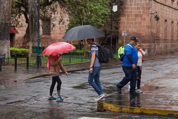 Chris trae un lunes nublado y lluvioso para Michoacán