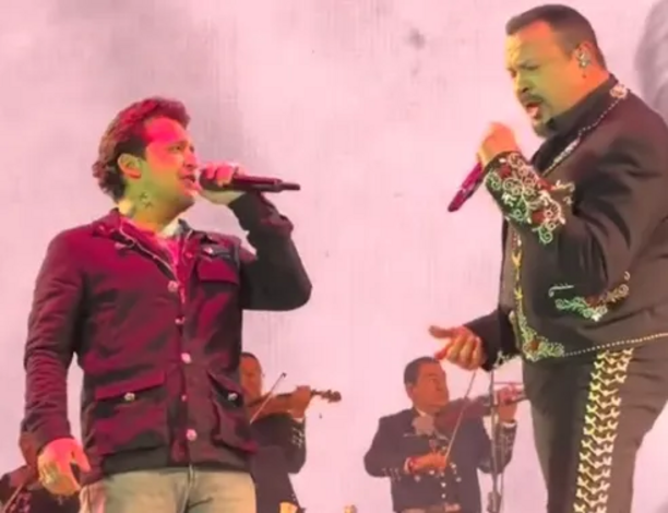 Christian Nodal comparte escenario con Pepe Aguilar en Querétaro