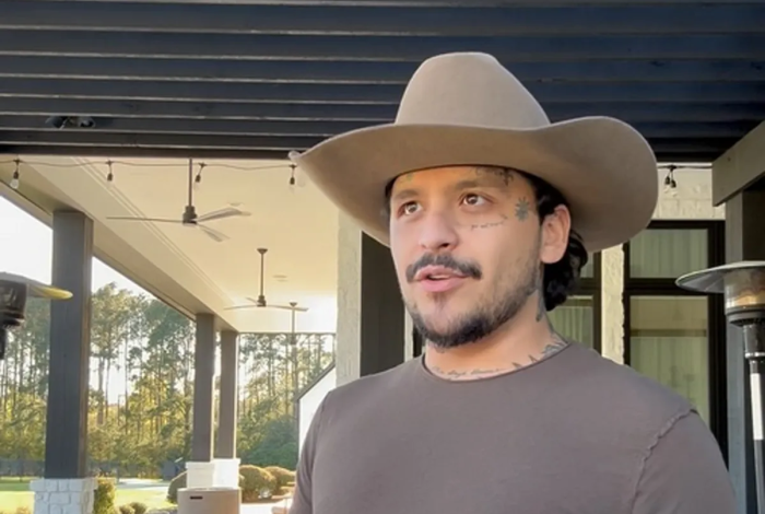 Christian Nodal revela el impacto del psicoanálisis en su vida