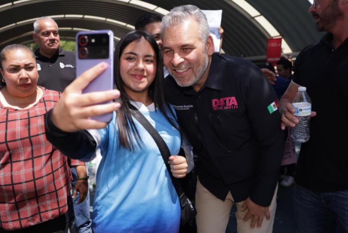 Ciclo escolar 2026-2027 llegará con internet gratuito para estudiantes, a través de D4TA: Bedolla