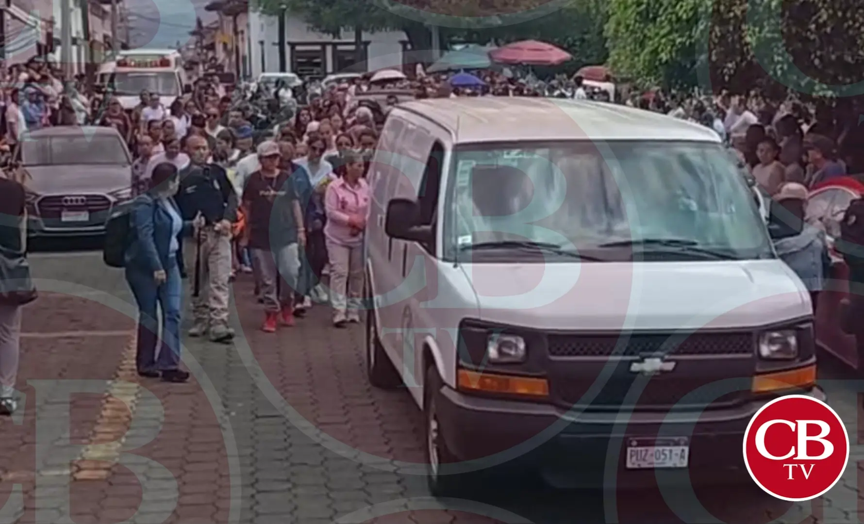 Cientos de personas acompañan a su última morada al Chavo Bastida