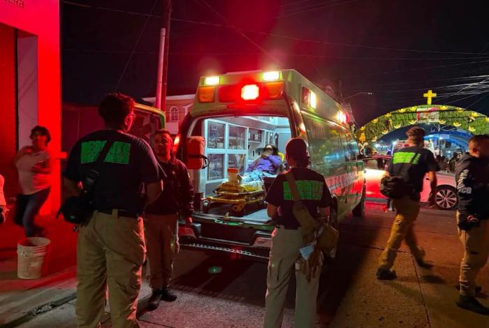 Cinco menores quedan heridos tras colapso de cama elástica, en fiesta patronal del Barrio La Magdalena, en Uruapan