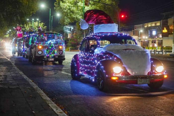 Cincuenta autos clásicos VW recorrerán Morelia en una caravana navideña; repartirán dulces y juguetes
