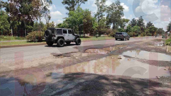 Ciudadanos continúan molestos por los baches en la avenida Madero Oriente