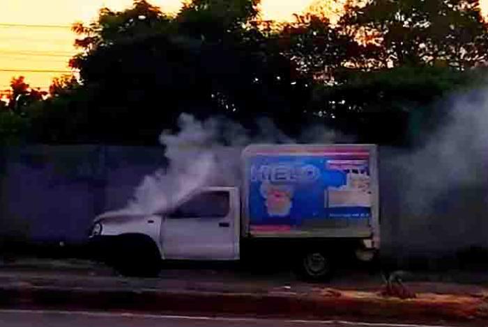 Ciudadanos evitan incendio de vehículo en Nueva Italia gracias a rápida intervención