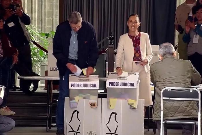 Claudia Sheinbaum emite su voto para la elección judicial