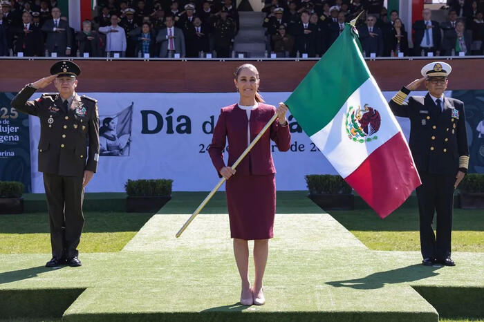 Claudia Sheinbaum resalta soberanía de México en Día de la Bandera