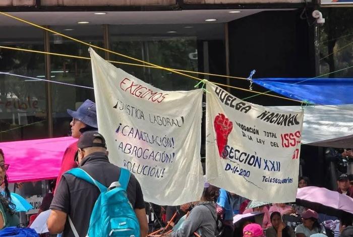CNTE evalúa ampliar plantón en el Zócalo de CDMX
