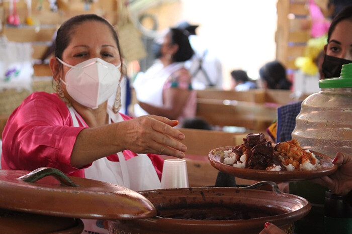 Cocineras tradicionales indígenas de México alertan sobre la extinción de ingredientes