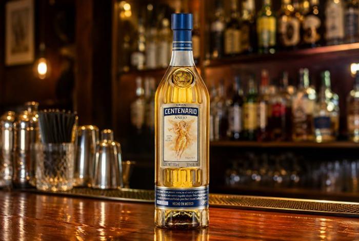 Cofepris alerta por falsificación y adulteración del Tequila Gran Centenario Añejo