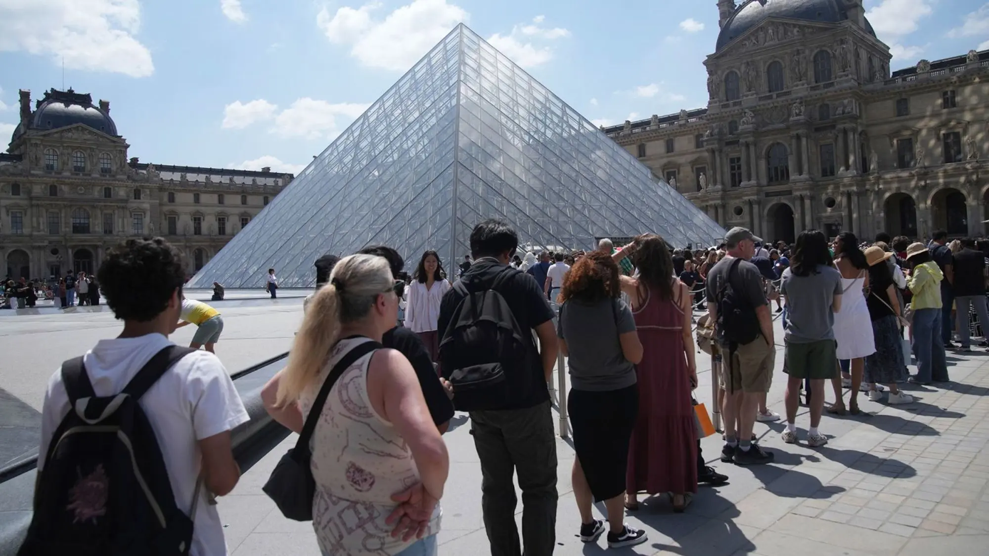 Colapsa el Louvre por huelga de su personal ante falta de condiciones dignas