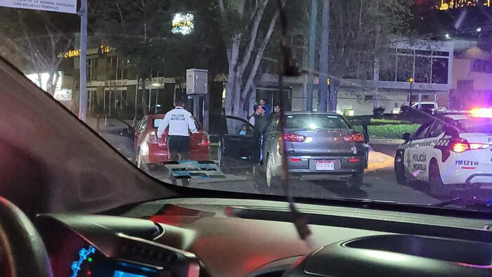 Colisión de autos en la avenida Camelinas de Morelia interrumpe el tráfico