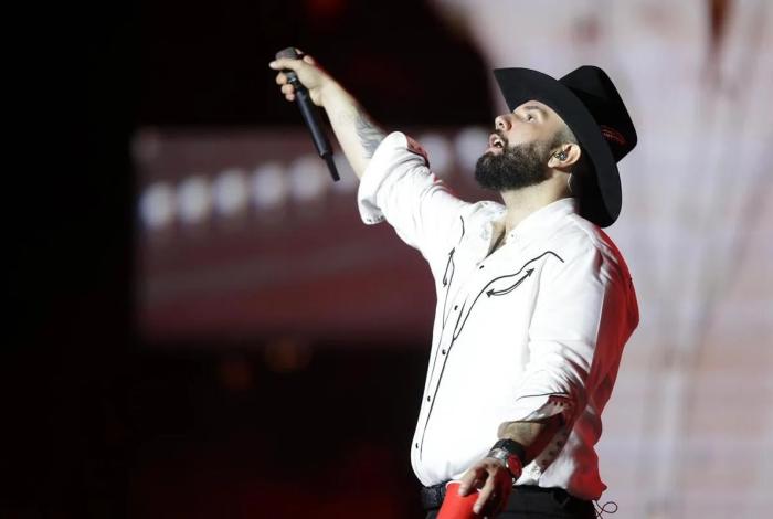 Colosal y vibrante; Carín León llena el Morelos en un concierto épico