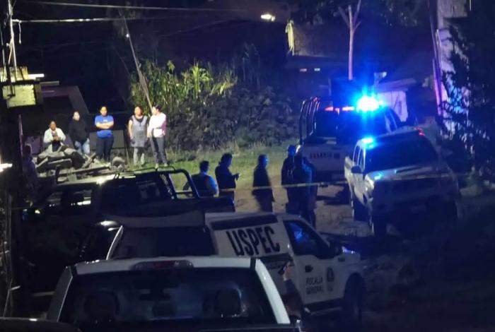 Comando ejecuta a tres personas dentro de una casa en Leandro Valle de Morelia
