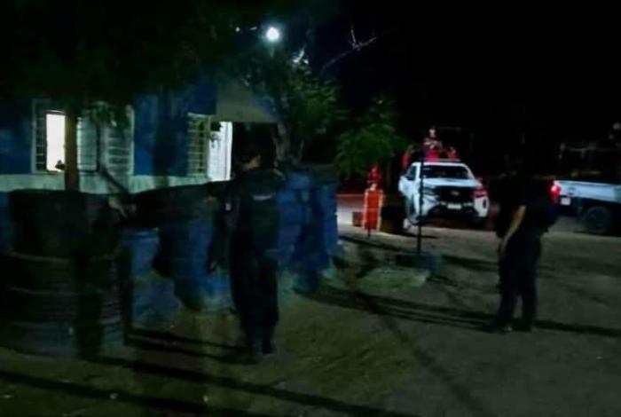 Comando rafaguea caseta de policía de Tepalcatepec y m4t4 a dos elementos; suman 14 ataques