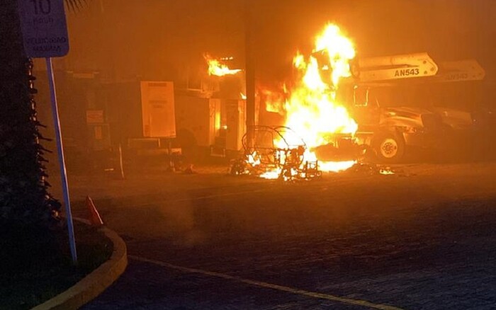 Combaten incendio de la CFE, Policía Morelia, PC y Bomberos Municipales