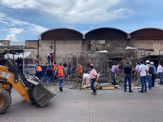 Comerciantes afectados por incendio en el Independencia reanudan actividades