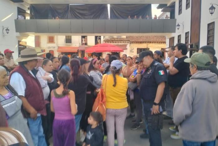 Comerciantes de Pátzcuaro piden que los regresen a la explanada del viejo mercado