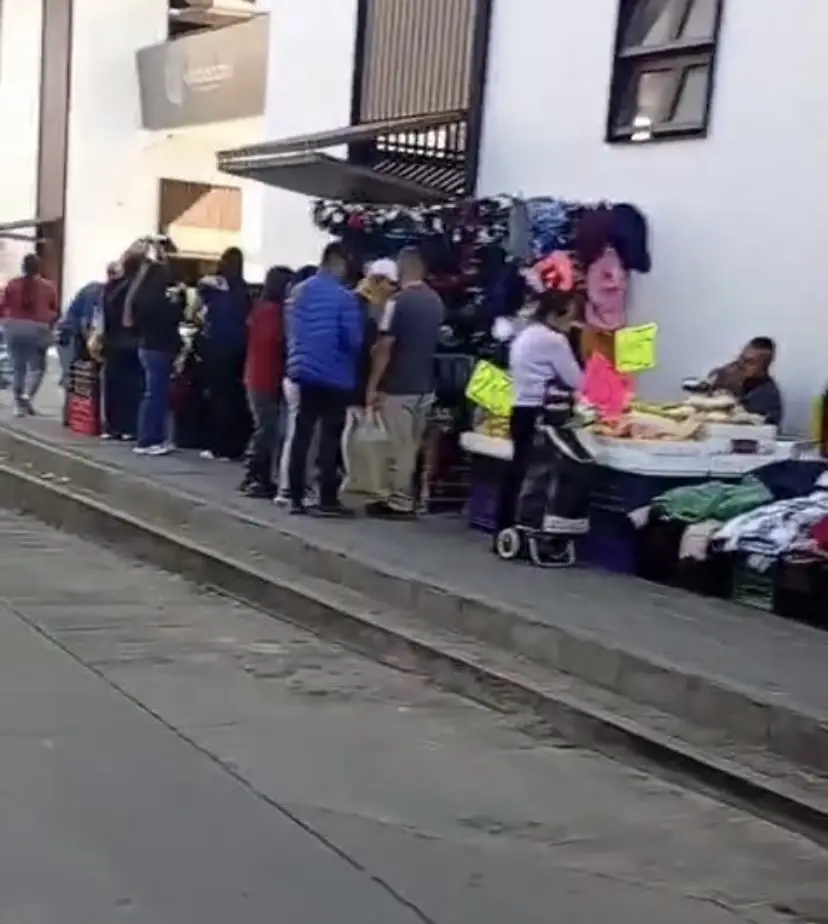 Comerciantes del mercado de Pátzcuaro son evacuados por emergencia de gas